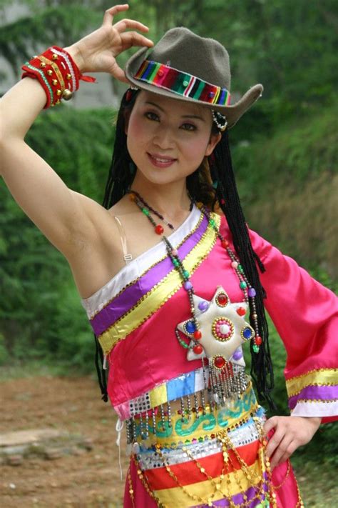 Beautiful Tibetan Girl Vêtement Traditionnel Vetements Tibétain