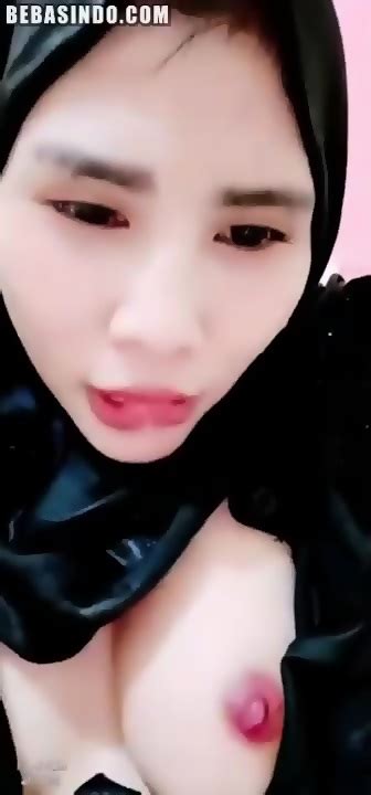 Bokep Indo Hijab Mandi Squirt Muncrat Eporner