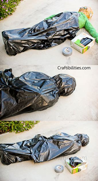 Body Bag Diy Halloween Decorations Dead Body Tutorial Inexpensive And Easy Decor Ideas