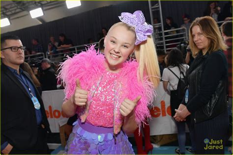 Jojo Siwa Debuts First Of Three Looks At Kids Choice Awards 2018