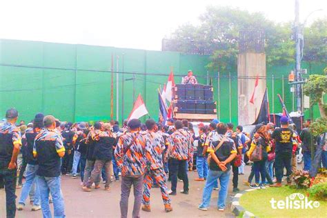 Intel, aparat, dan tentara memenuhi venue, memastikan tak ada. Kenapa Jne Diboikot Nu : Kenapa Boikot Jne Trending ...