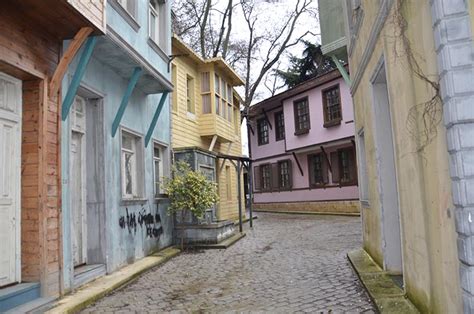 Düzenlemesi serkan balkan, remix versiyonu ise david şaboy imzası taşıyan şarkının klip çekimleri mustafa özen tarafından beykoz kundura fabrikası'nın içerisindeki platoda gerçekleştirildi. Beykoz'un tarihi fabrikasında Kundura Sinema