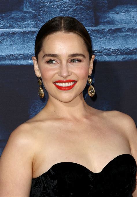 Emilia Clarke Hbos Game Of Thrones‘ Season 6 Premiere In Los