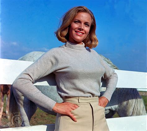 Honor Blackman Jako Pussy Galore W Filmie „goldfinger” 1964