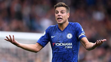 César azpilicueta prepares to go off, 86th minute: FA Cup final: Why Chelsea lost 2-1 to Arsenal - Cesar ...