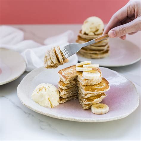 How To Make Hearty Banana Oat Pancakes