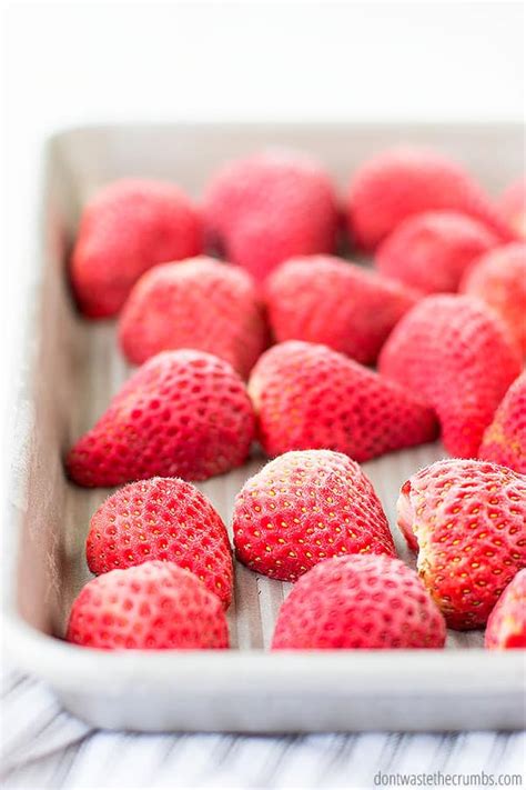 How To Freeze Strawberries The Easy Way For Fresh Whole Or Sliced