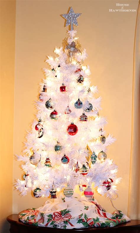 30 Creative White Christmas Tree Decorating Ideas