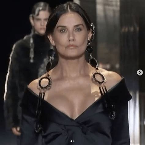 Demi moore stomped the runway for fendi's spring/summer couture collection in january 2021 with a new look that had people talking. Así luce actualmente Demi Moore en el evento de Fendi ...