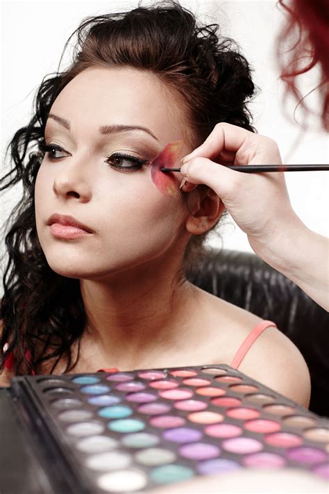 Quality Beauty Training And Makeup Artist Courses Makeup Artist Course Makeup Pictures Cat