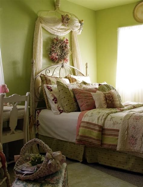 There will probably always be cottage elements in any home i decorate. 40 Comfy Cottage Style Bedroom Ideas