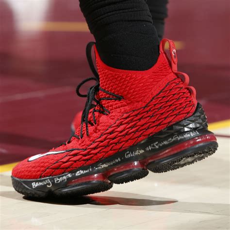 The newest signature lebron james sneaker in the nike lineup. Increíbles Nike Lebron 15 rojos - Nike, basketball y ...