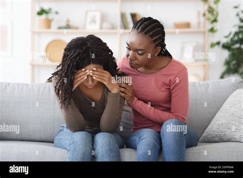 Two Women Friends Crying Hi Res Stock Photography And Images Alamy