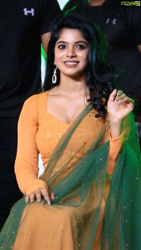 Actress Divya Bharathi Hd Photos And Wallpapers March 2022 Gethu Cinema
