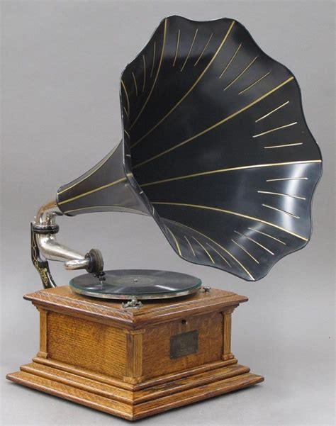 Victor Victrola Oak Phonograph With Tin Horn Diam May 28 2012