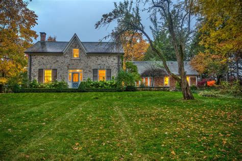 This Canadian Farmhouse Is Ridiculously Gorgeous In 2020 With Images Farmhouse Renovation