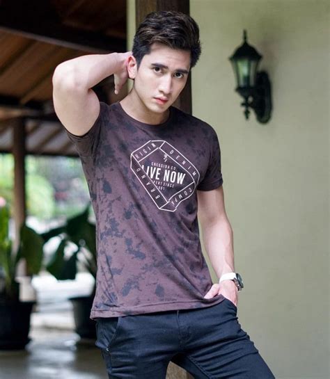 Momen saat aktor berusia 17 tahun ini berada di sintang, kalimantan barat. Artis Remaja Indonesia Paling Ganteng - Actris Indonesian