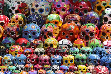 Dia de los muertos originated in mexico 3,000 years ago, kept mostly in the central and southern regions. ¿Cómo celebrar el Día de Muertos a la mexicana en España ...