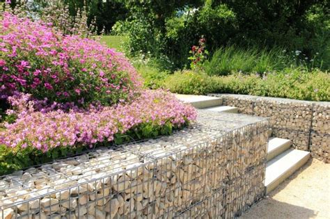 15 Retaining Wall Ideas To Spruce Up The Garden Area