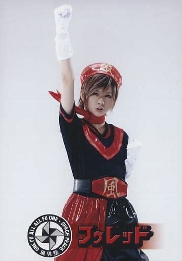 Kazeotoko Juku Yuka Konan Torajiro Akazono Hizaue Costume Red Black Right Hand Raised