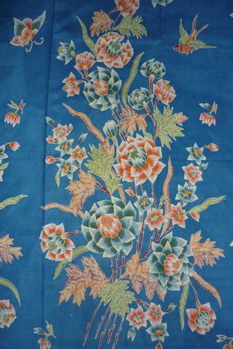 Nah, kalau nama motif bunga kenanga berasal dari batik madiun. antikpraveda.blogspot.com: Sarung Batik Tulis Pekalongan Latar Biru ( Buketan )