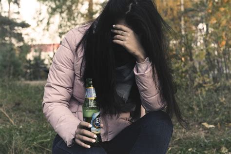 Kobiecy Alkoholizm I Jego Skutki Terapie Tu I Teraz