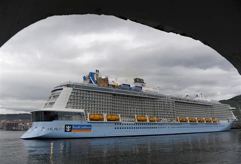 Cruise Ship Rogue Wave - Cruise Gallery