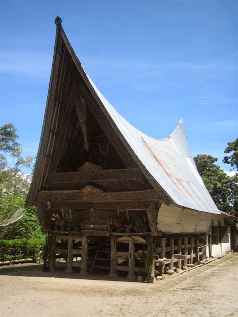 Rumah adat simalungun juga dikenal dengan nama rumah bolon. BEBERAPA RUMAH ADAT YANG ADA DI INDONESIA | SATPAM CULUY