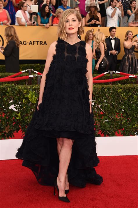 Rosamund Pike Is Wearing Dior Couture At The 2015 Sag Awards