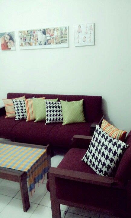 Burgundy solid pillow case square cushion cover decorative home sofa throw 16x16. Colorful pillows match with burgundy sofa...