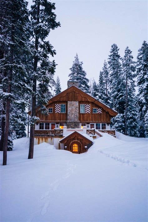 19 Snowy Cabins Youll Want To Retreat To This Winter Cabin Lakeside Cabin Cabins In The Woods