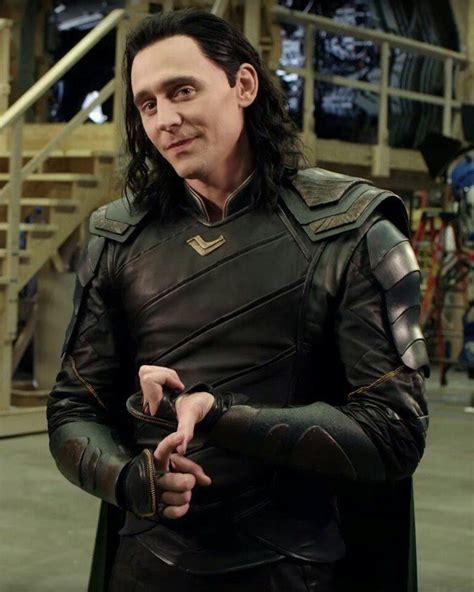 You might also know him for his role in theater plays such as coriolanus and betrayal, and other films and series such as the night manager, war horse, kong: Tom Hiddleston enamora en Twitter por su look de Loki - El ...