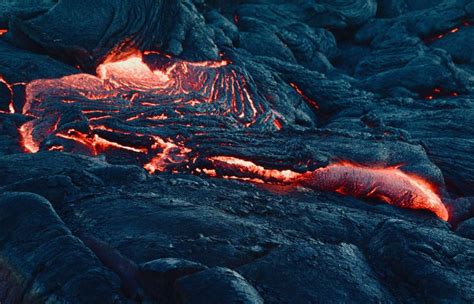 Hawaiis Mauna Loa Worlds Largest Active Volcano Alert Level