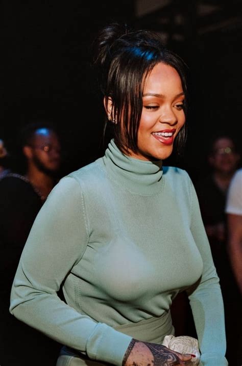 rihanna is so busty 9gag