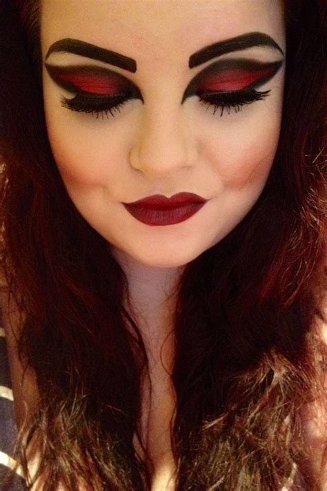 35 Sexy And Spooky Halloween Makeup Looks That Ll Inspire You Spooky Halloween Halloween