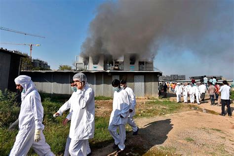Astrazeneca a precizat că dozele de vaccin produse sunt supuse unor controale de calitate stricte și riguroase. Cinq morts dans un incendie sur le site du géant indien ...