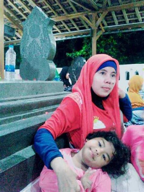 Kisah Nyata Kehidupan  Empat Anak Menggali Makam Ibunya - Kompasiana.com