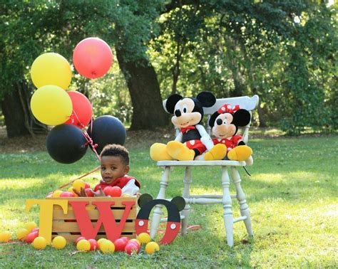 Mickey / minnie mouse cake. Two year old Mickey Mouse shoot. | Mickey first birthday ...
