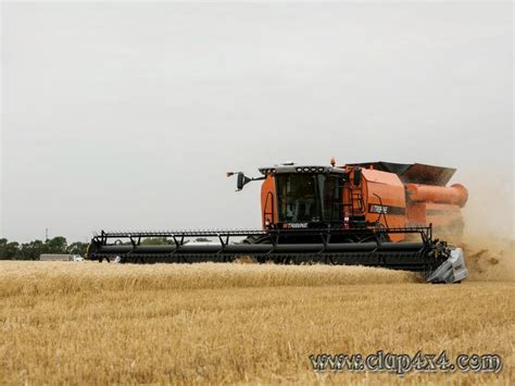Tractors Farm Machinery Tribine Harvester Combines