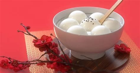 Bánh bao quả quýt được rao bán trên chợ mạng. Rằm tháng Giêng: Đồ chay phong phú, giá chỉ từ 5.000 đồng ...