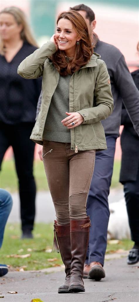 Kate middleton casual style based on her recent track record, it may be hard to believe kate ever donned something that could raise eyebrows, but every once in a while we've caught her ditching her sophisticated brand of dressing for something. Kate Middleton casual style: The Duchess' best off-duty ...