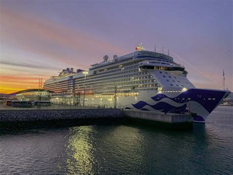 El Puerto De Bilbao Recibe El Crucero M S Grande De La Temporada El