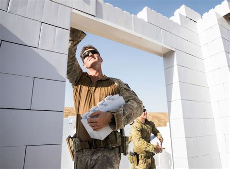 Everblock systems es desmontable, sin necesidad de herramientas o mano de obra especializada. MOUT Structures - Urban Training Facilities — EverBlock ...