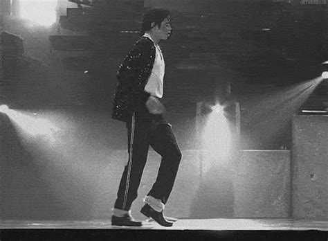 It's been 35 years since michael jackson took the stage to perform his first moonwalk to an audience of. 34 fatos interessantes sobre Michael Jackson "O Rei do Pop ...