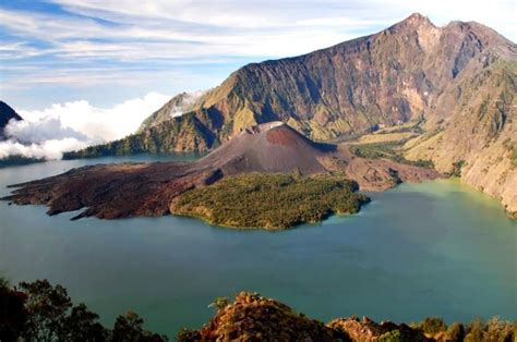 10 gunung terindah di indonesia yang wajib kamu daki