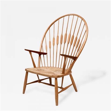 Wegner designed over 500 different chairs, more than 100 of them were put into mass production and have become recognizable icons. Påfuglestolen - Skandinaviskdesign.dk