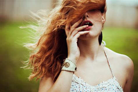 masaüstü kadınlar açık havada kızıl saçlı model portre uzun saç ağız açık fotoğraf