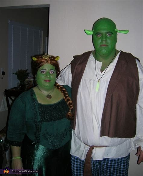 Homemade Shrek And Fiona Costume For Couples Cute Couple Halloween