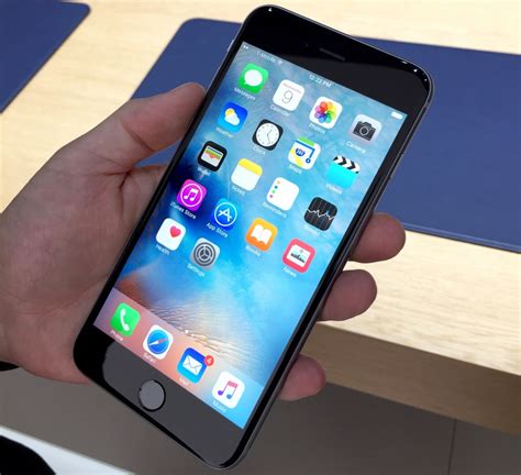 Apple iphone 6s plus screen size is 5.5 inch with ~ 67.7% body ratio of actual device size. iPhone 6s and iPhone 6s Plus first look: Hands-on with 3D ...
