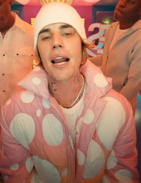 Justin bieber wrote the hook at andrew watt's house while hanging out with shawn mendes. Peaches Justin Bieber Outfits | Ultimate Jackets Blog